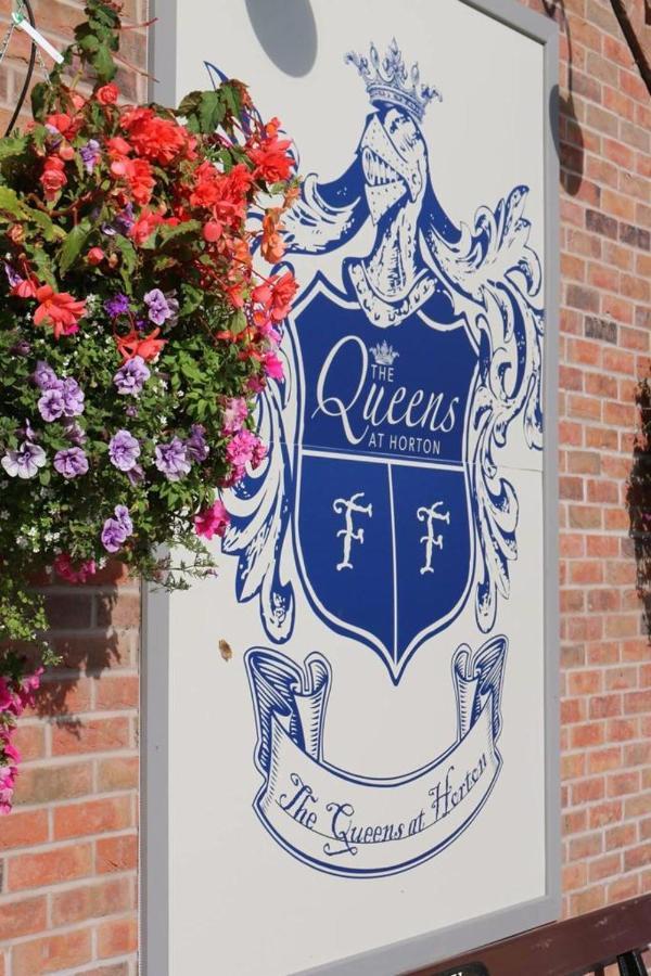 The Queens At Horton Телфорд Экстерьер фото